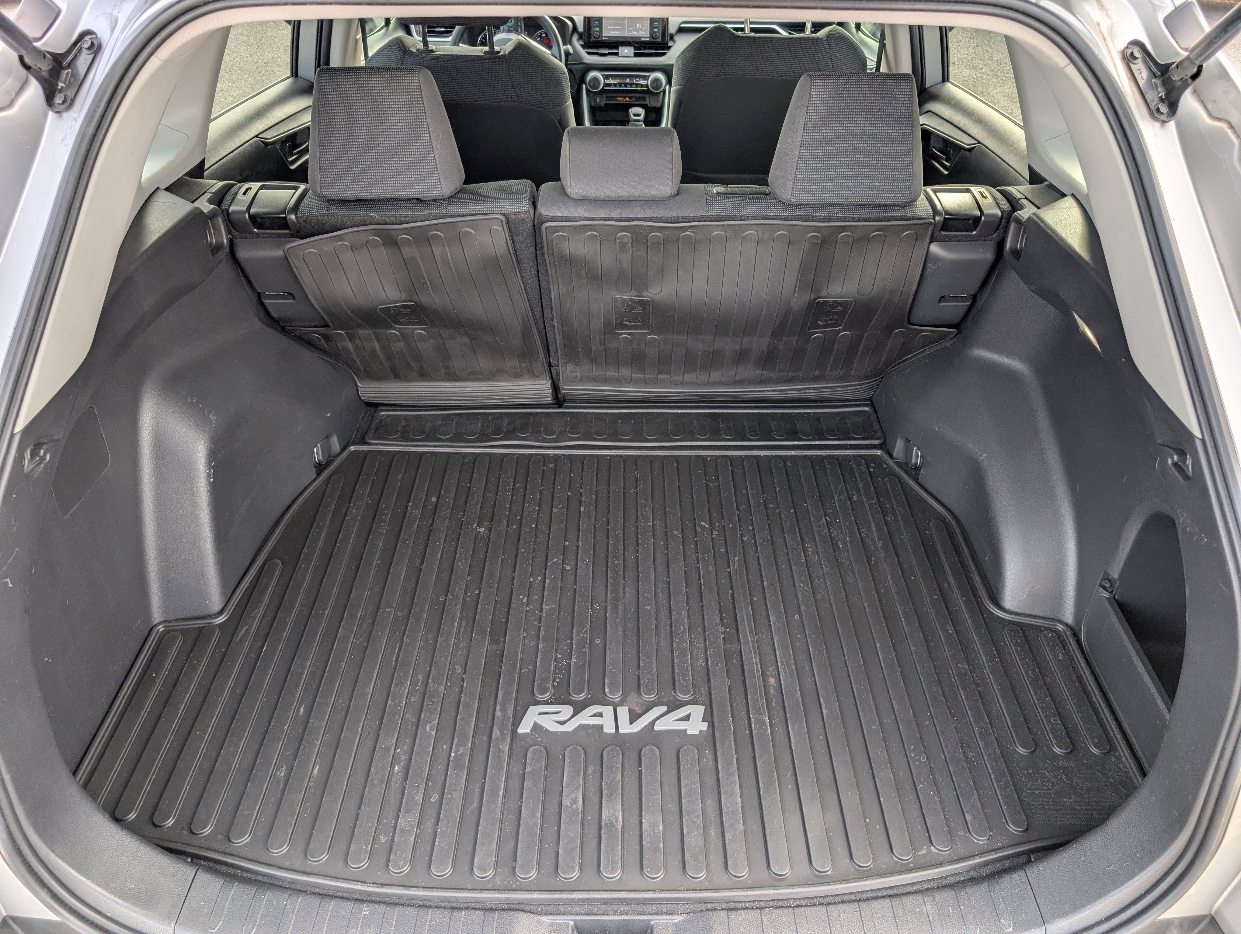 Used 2022 Toyota RAV4 LE image 14