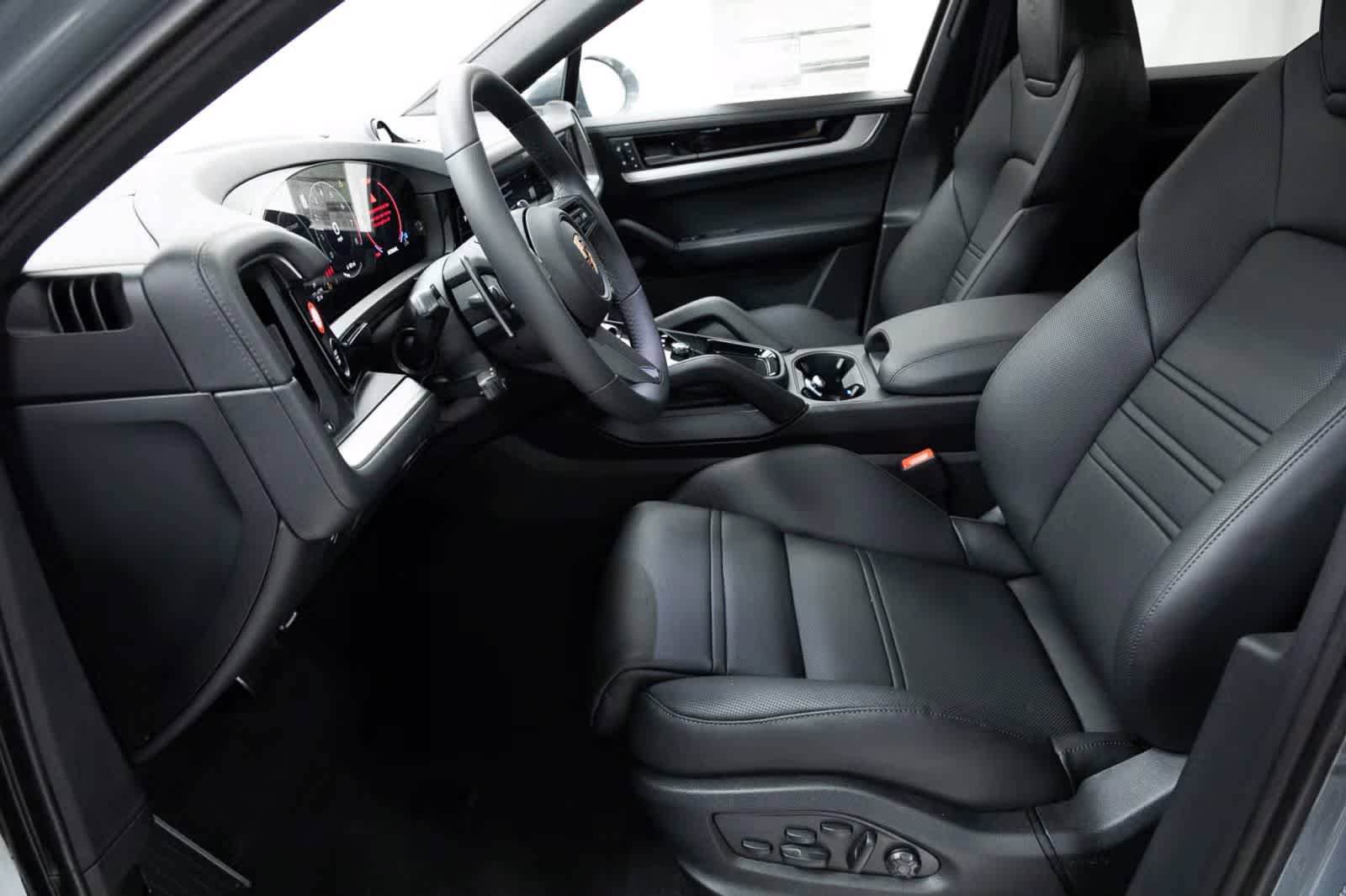 Certified 2025 Porsche Cayenne S AWD/4WD image 23