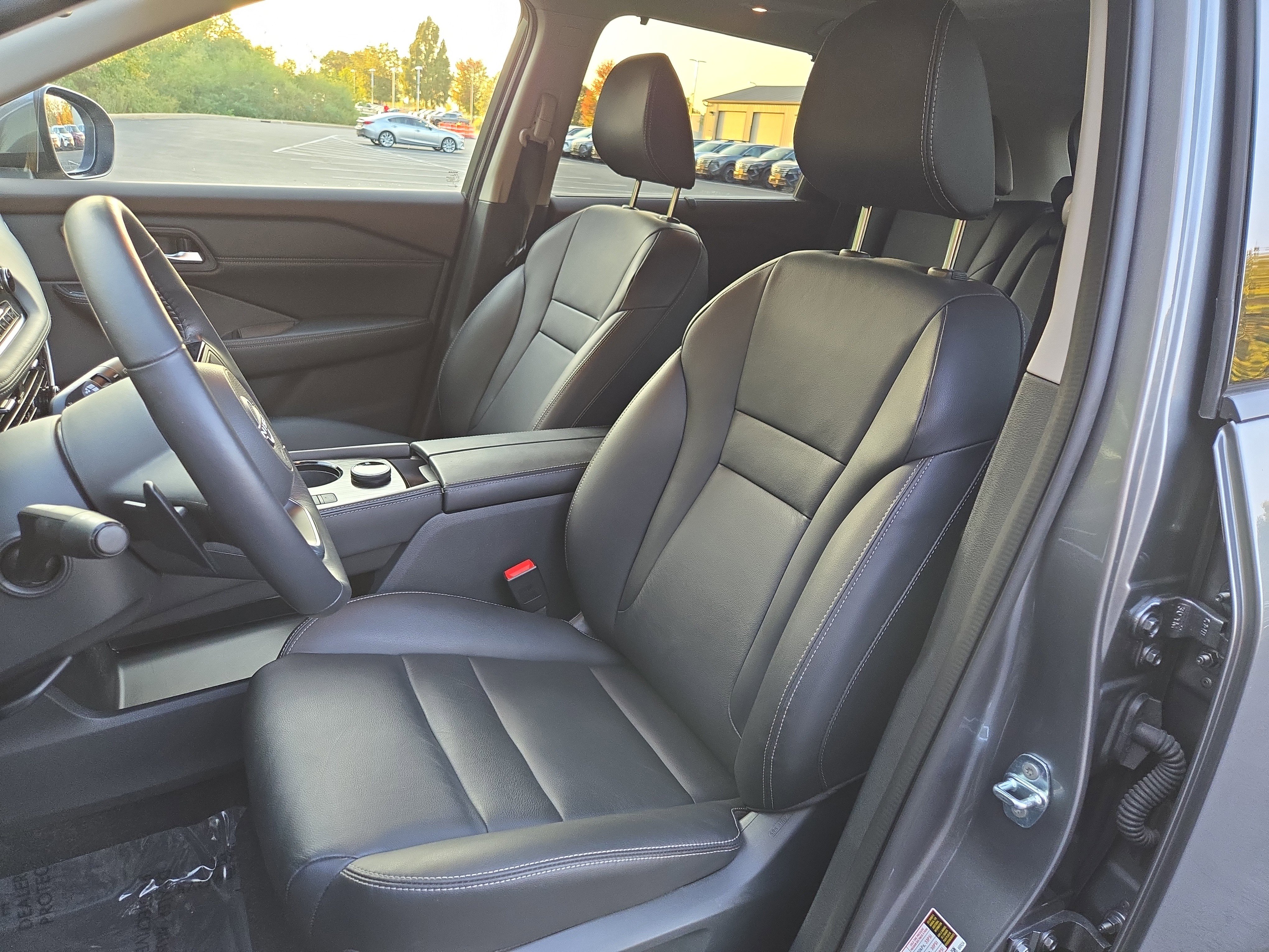 Used 2023 Nissan Rogue SL w/ SL Premium Package image 13