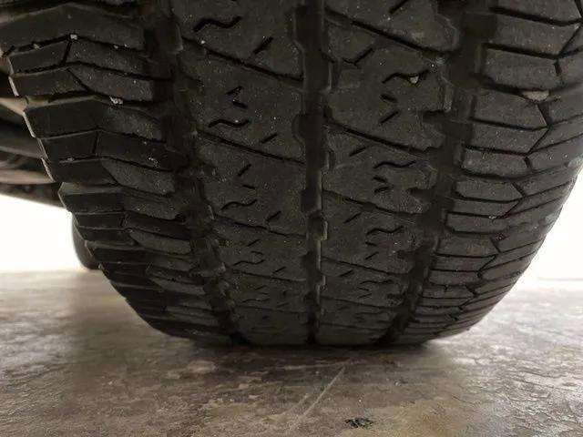 Used 2019 Toyota Tacoma SR w/ SR Convenience Package AWD/4WD image 94