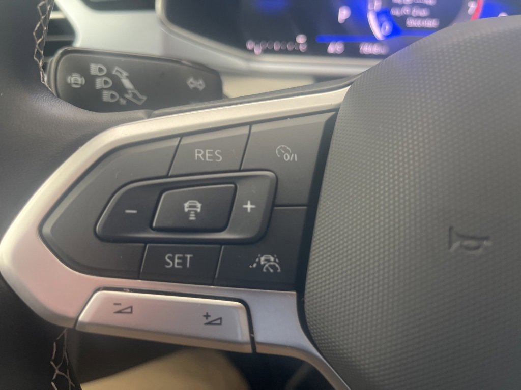 Certified 2025 Volkswagen Taos SE image 19