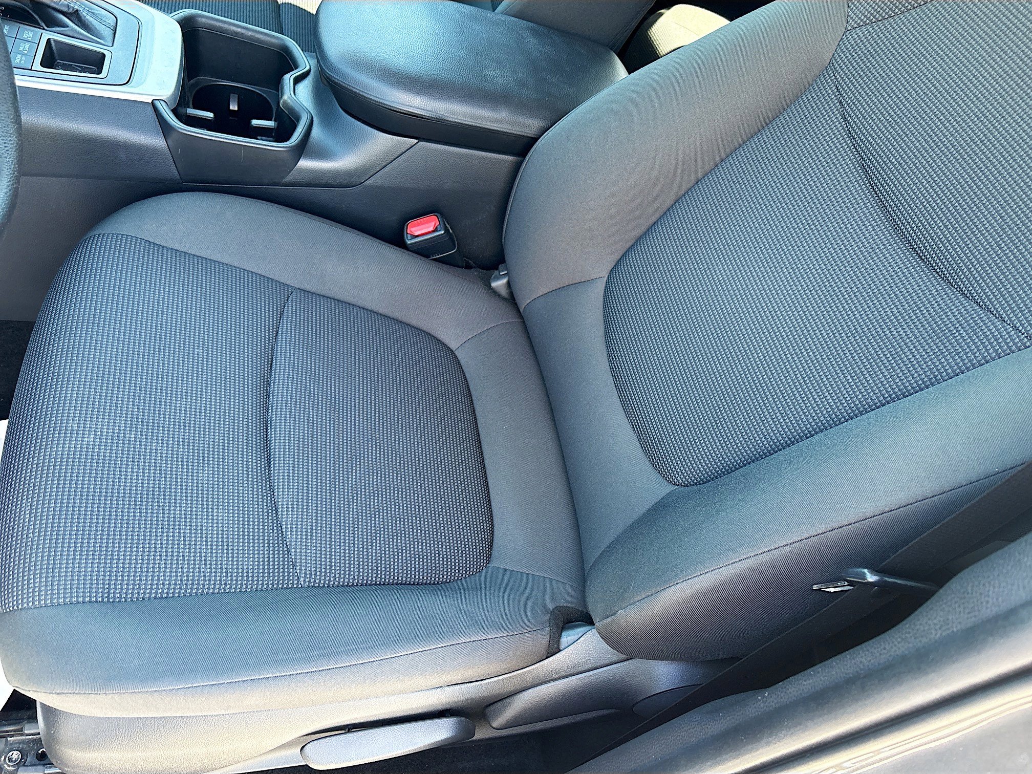 Used 2022 Toyota RAV4 LE image 16