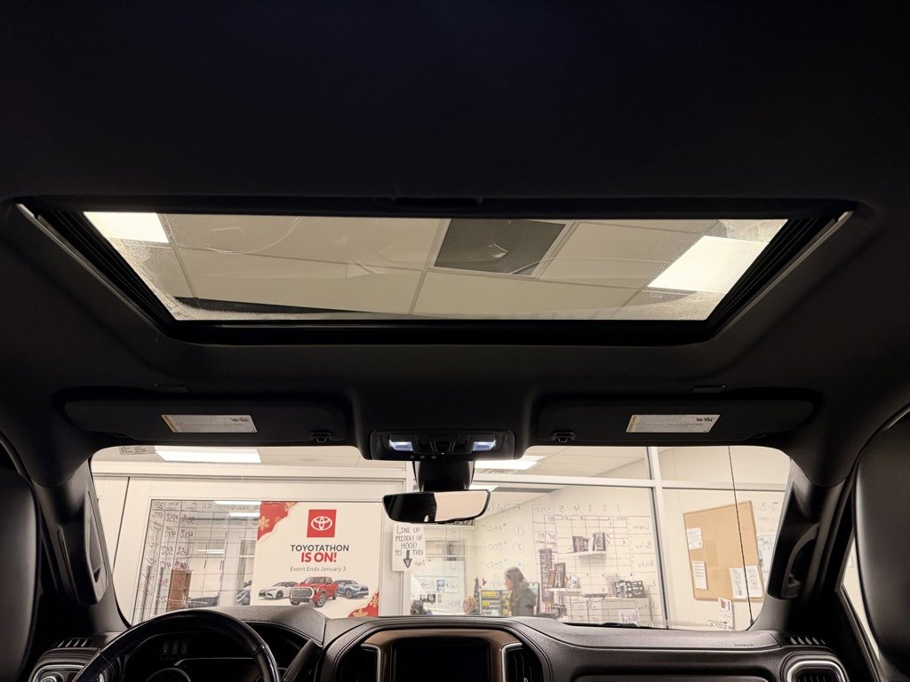 Certified 2019 Chevrolet Silverado 1500 High Country w/ Technology Package image 4