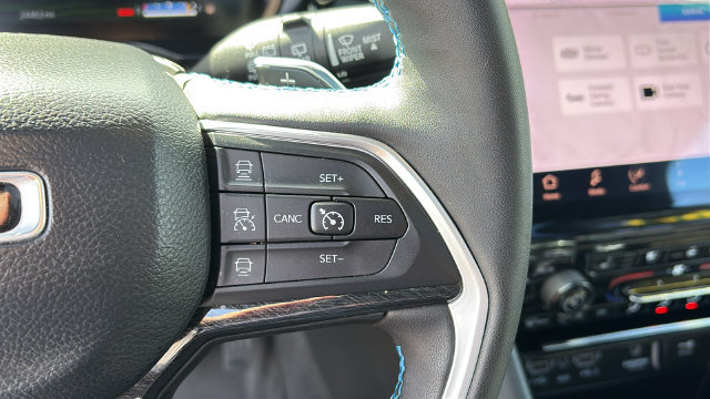 Used 2023 Jeep Grand Cherokee Trailhawk AWD/4WD image 15