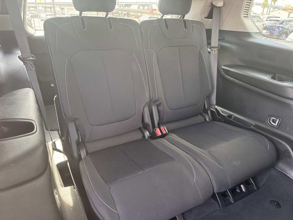 Used 2023 Jeep Grand Cherokee L Laredo image 9