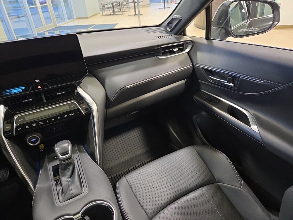 Used 2023 Toyota Venza Limited image 18