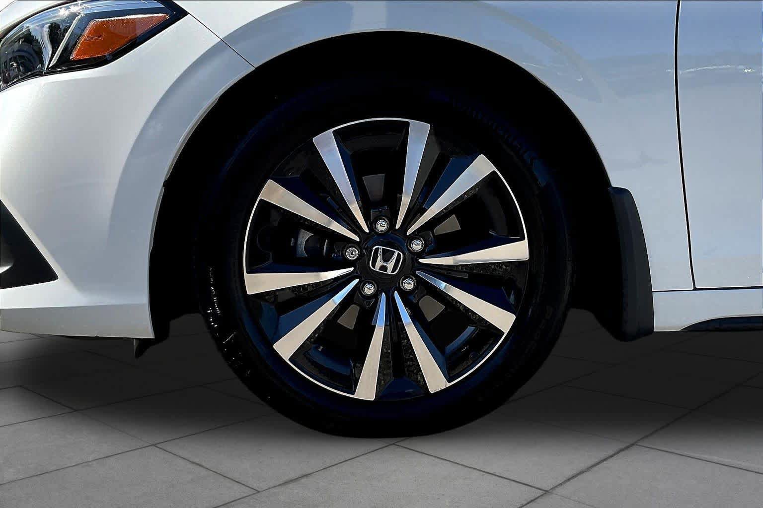 Used 2023 Honda Civic EX-L image 11