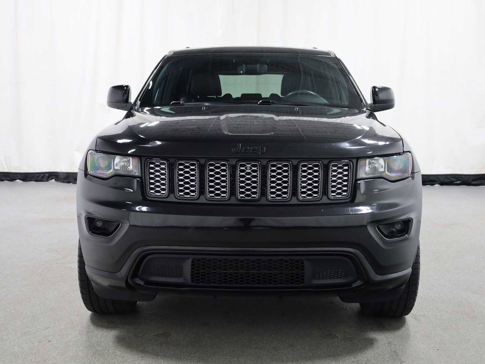 Used 2019 Jeep Grand Cherokee Altitude AWD/4WD image 14