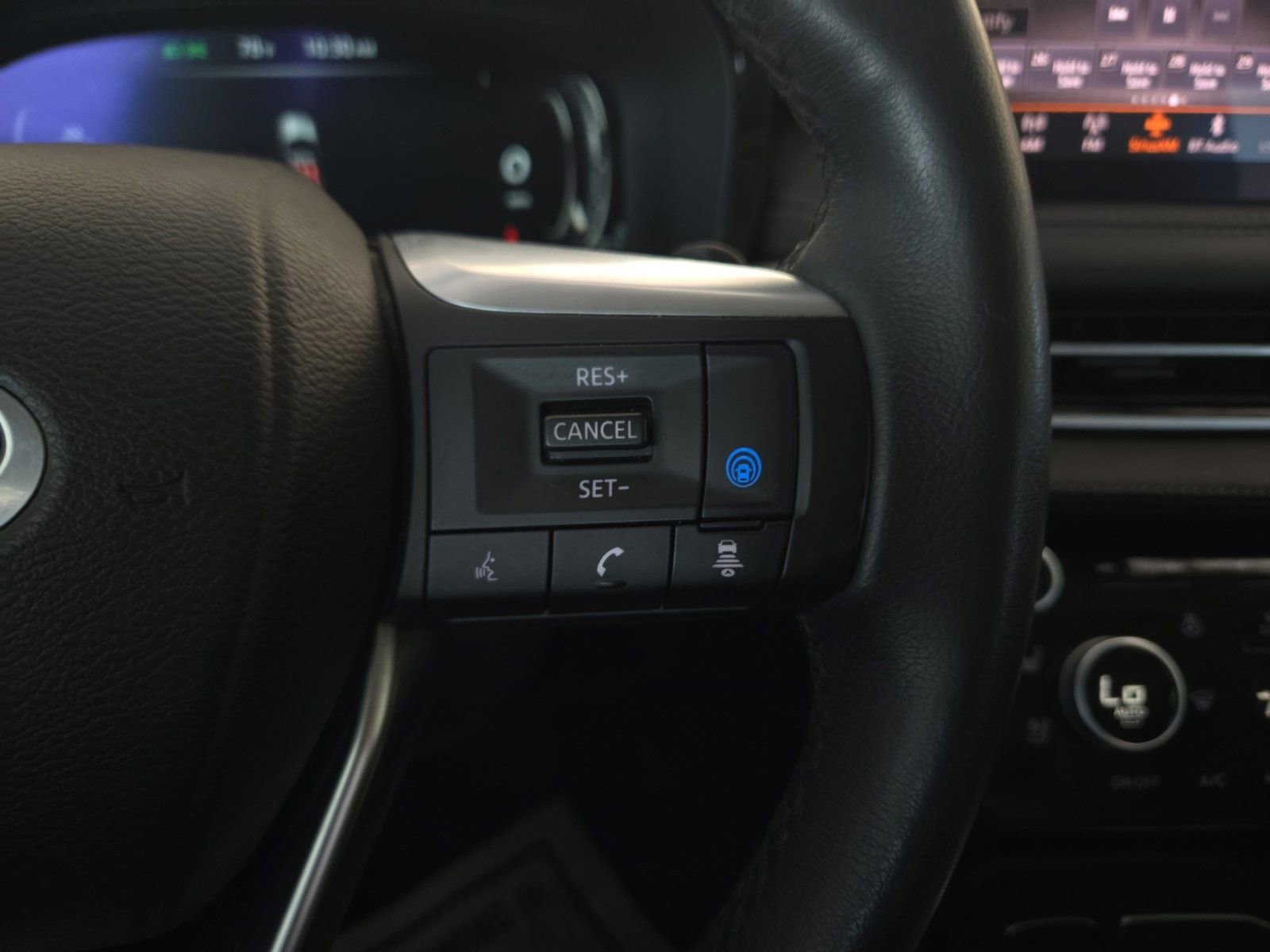 Used 2024 INFINITI QX60 Luxe w/ Performance Audio Package FWD image 16