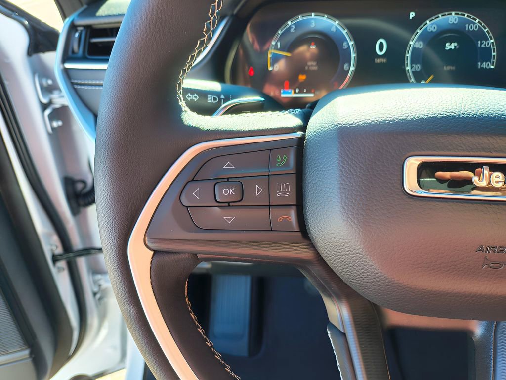 New 2025 Jeep Grand Cherokee Altitude image 18