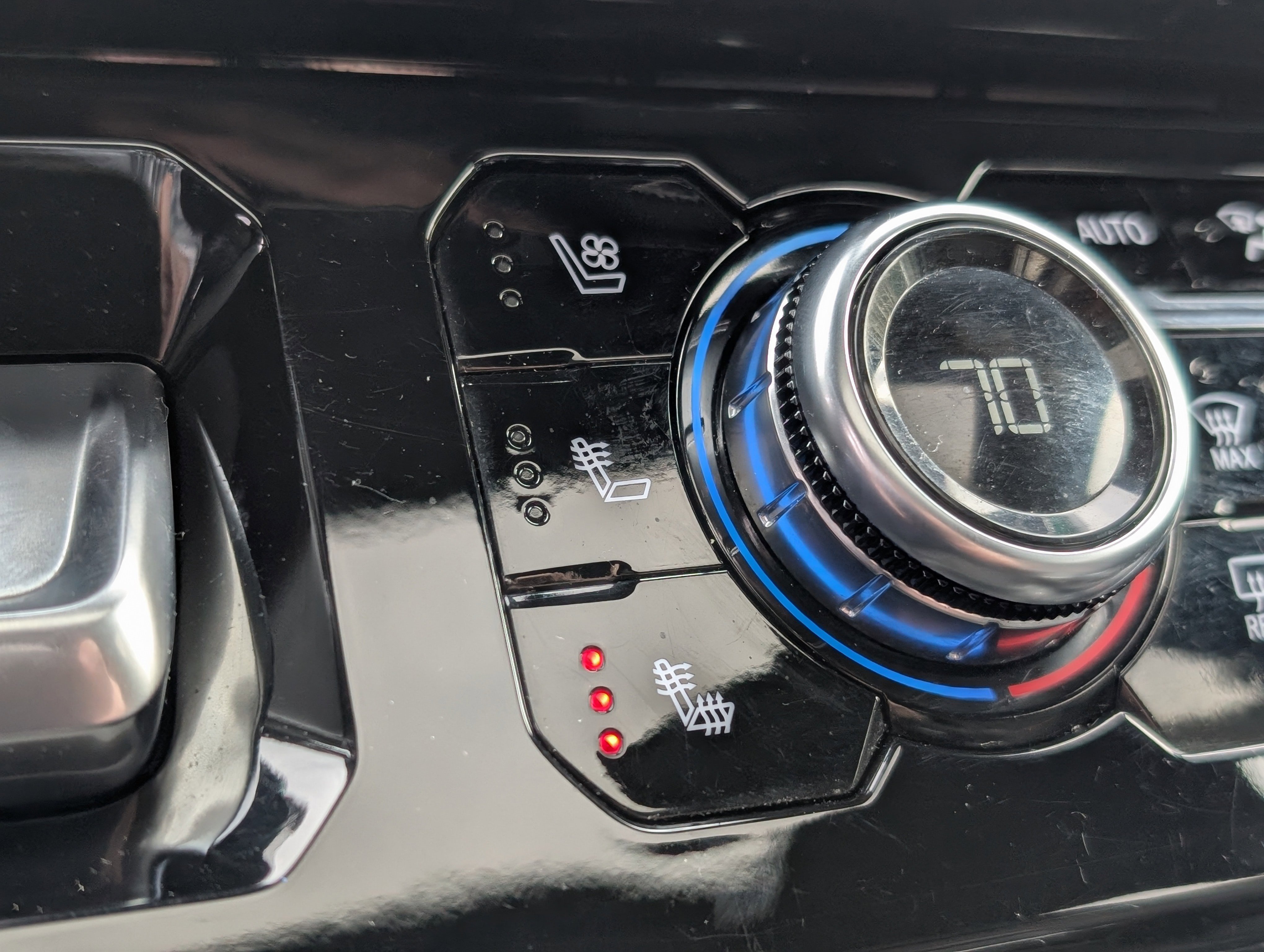 Used 2025 GMC Sierra 2500 AT4 w/ AT4 Premium Plus Package image 4