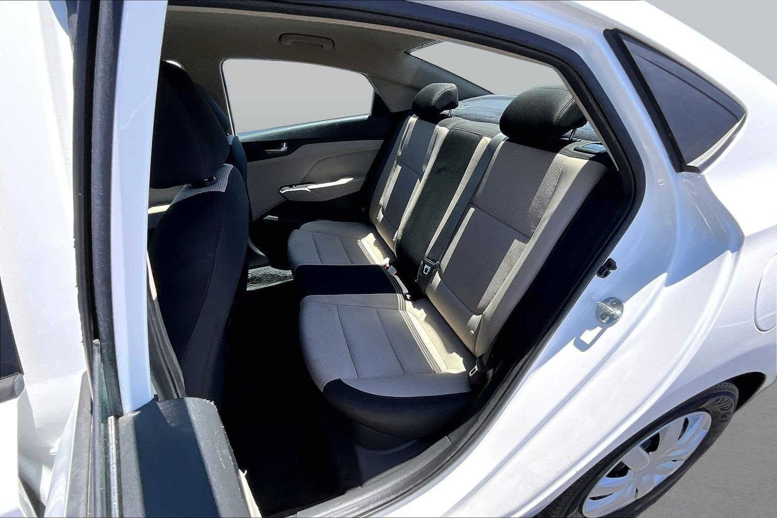 Used 2022 Hyundai Accent SE w/ Cargo Package FWD image 25