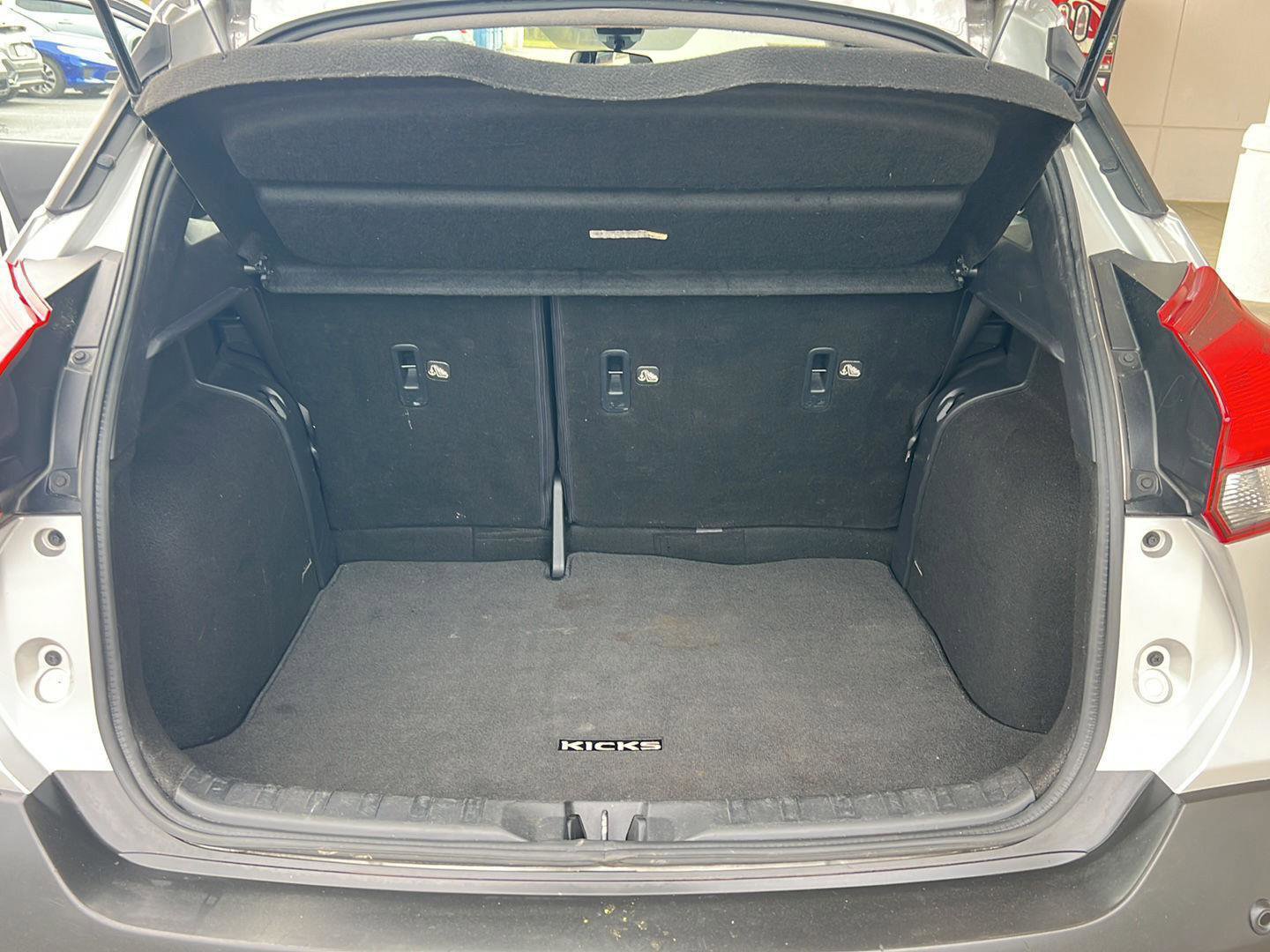 Used 2020 Nissan Kicks SV image 32