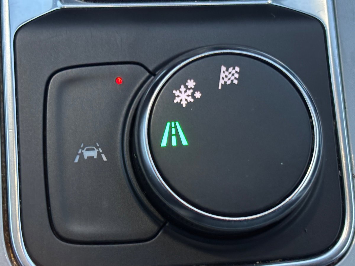 Used 2022 Chevrolet Blazer LT FWD image 33