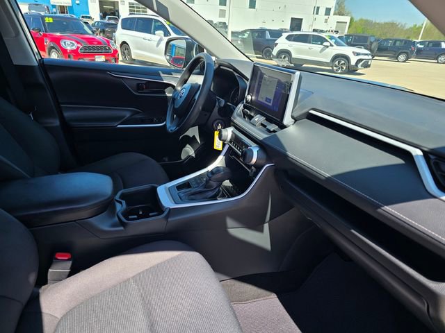 Used 2023 Toyota RAV4 LE AWD/4WD image 18