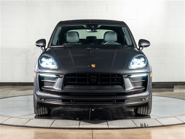 Certified 2025 Porsche Macan image 6