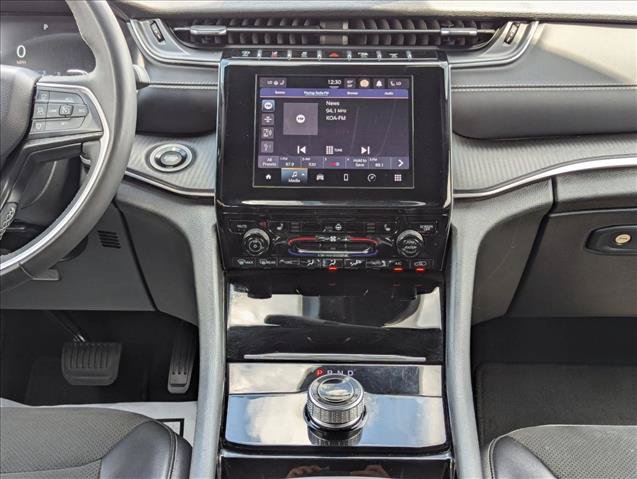 Used 2023 Jeep Grand Cherokee L Laredo AWD/4WD image 14
