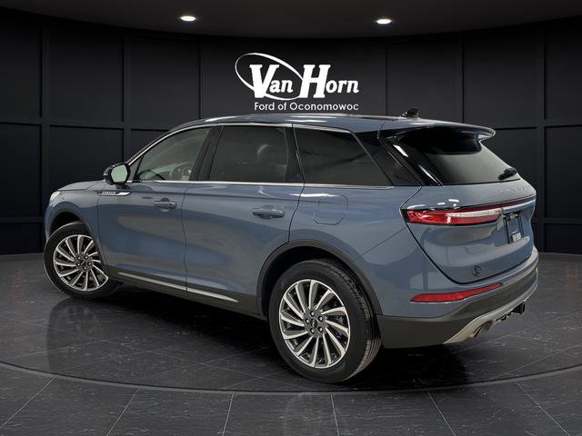 Used 2025 Lincoln Corsair Reserve w/ Towing Package AWD/4WD image 3