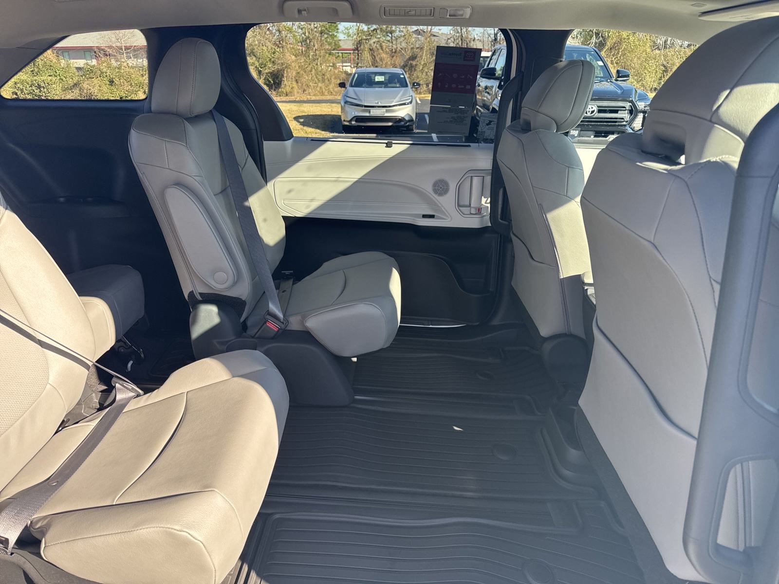 New 2025 Toyota Sienna XLE FWD image 29
