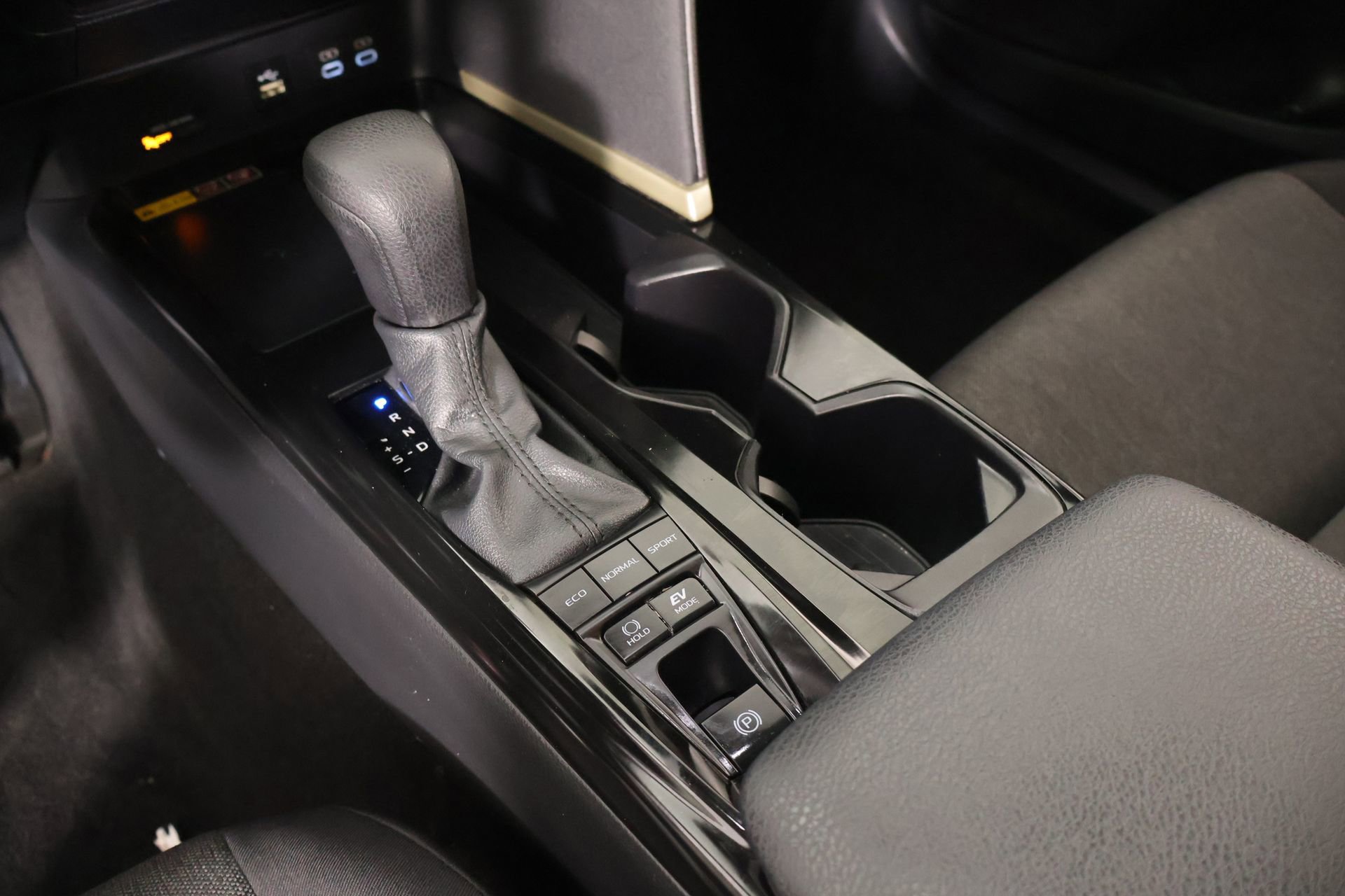 Used 2025 Toyota Camry LE FWD image 7