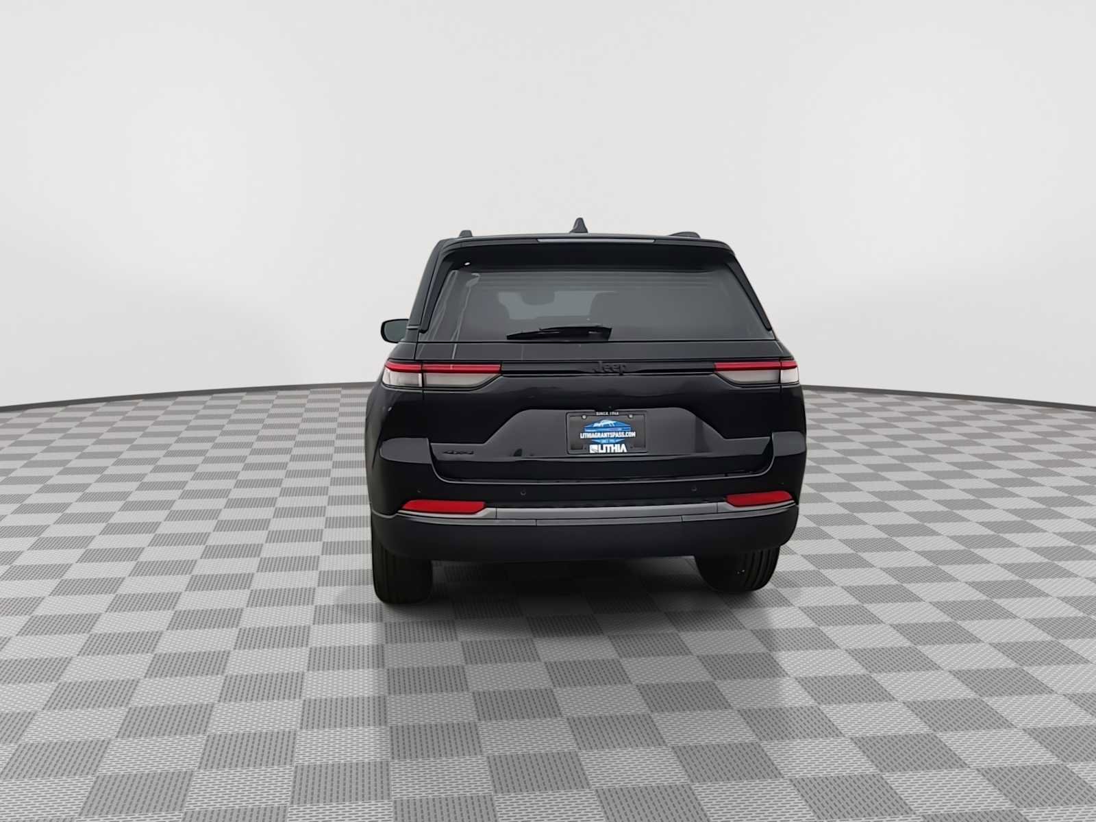 New 2026 Jeep Grand Cherokee Altitude image 7