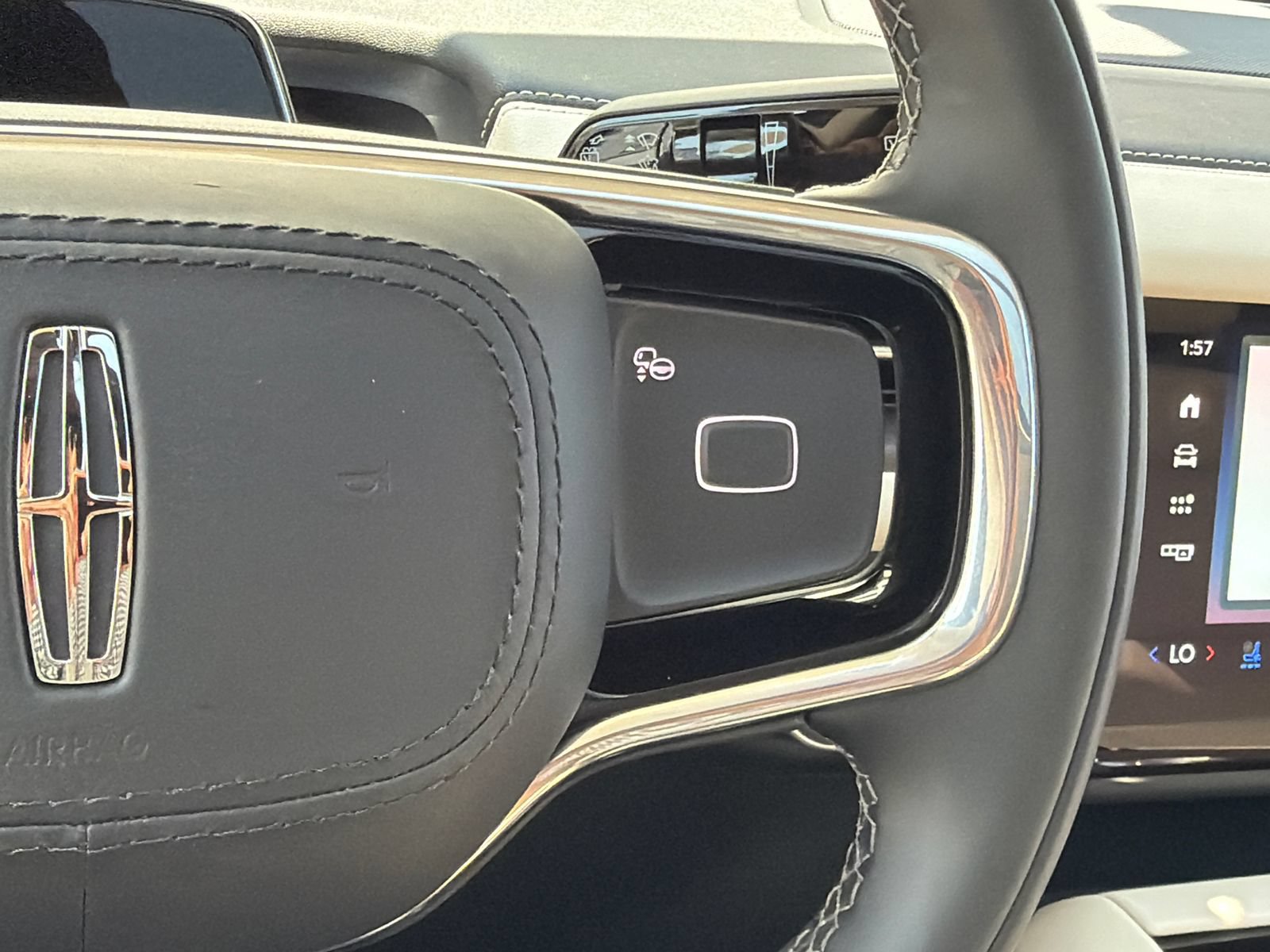 New 2027 Lincoln Navigator Reserve AWD/4WD image 23