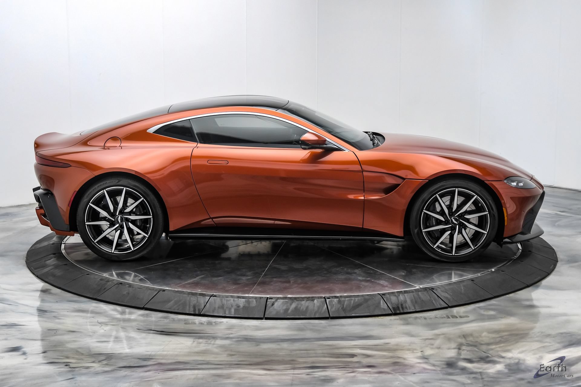 Used 2019 Aston Martin V8 Vantage Coupe RWD image 25