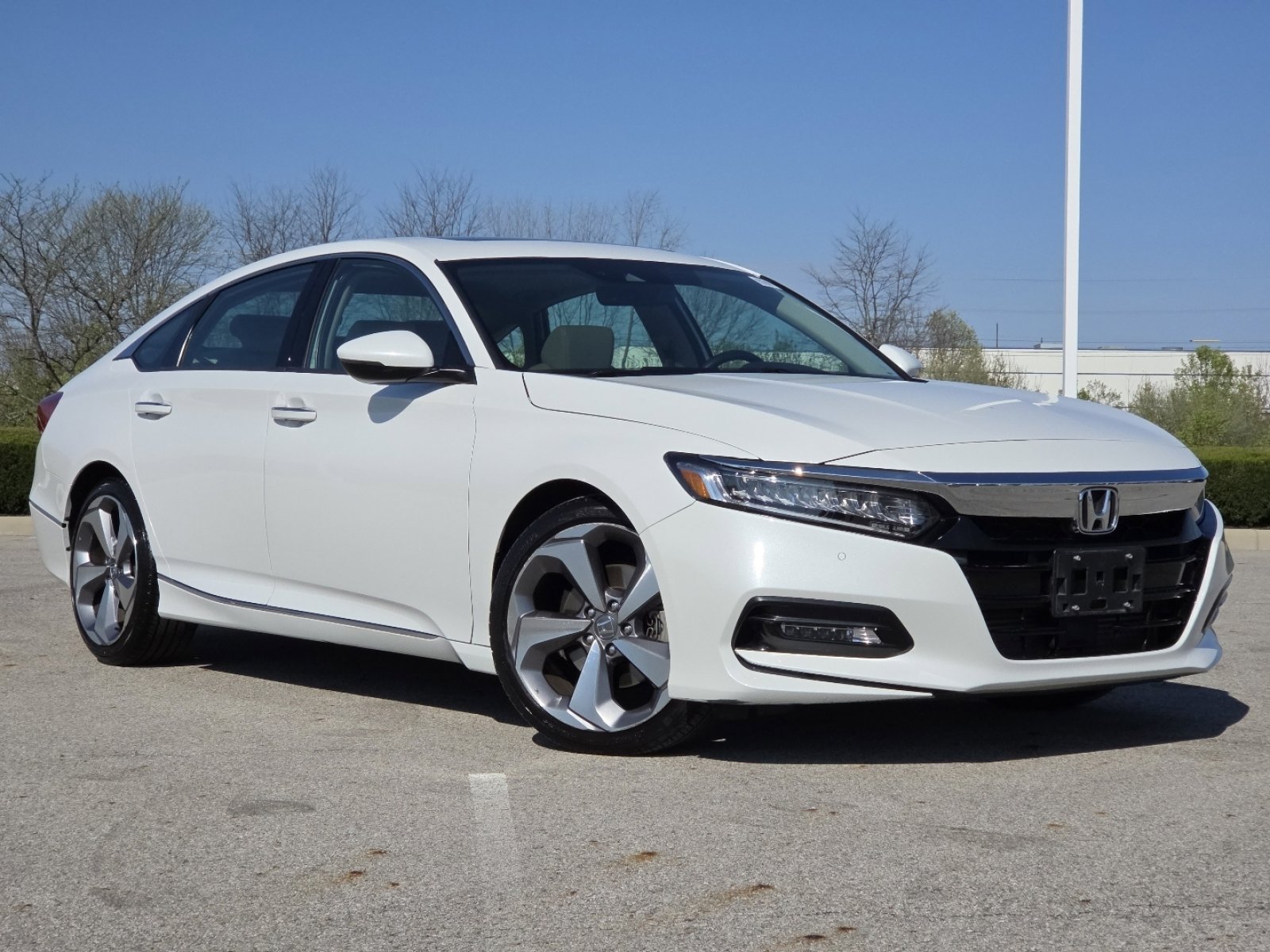 Used 2018 Honda Accord Touring image 2