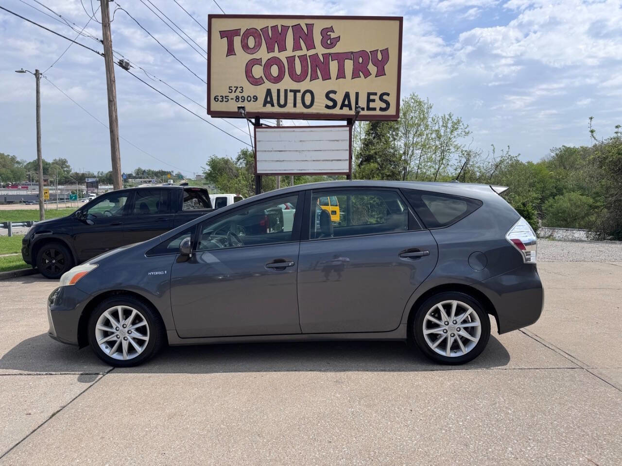 Used 2013 Toyota Prius V Five FWD image 4