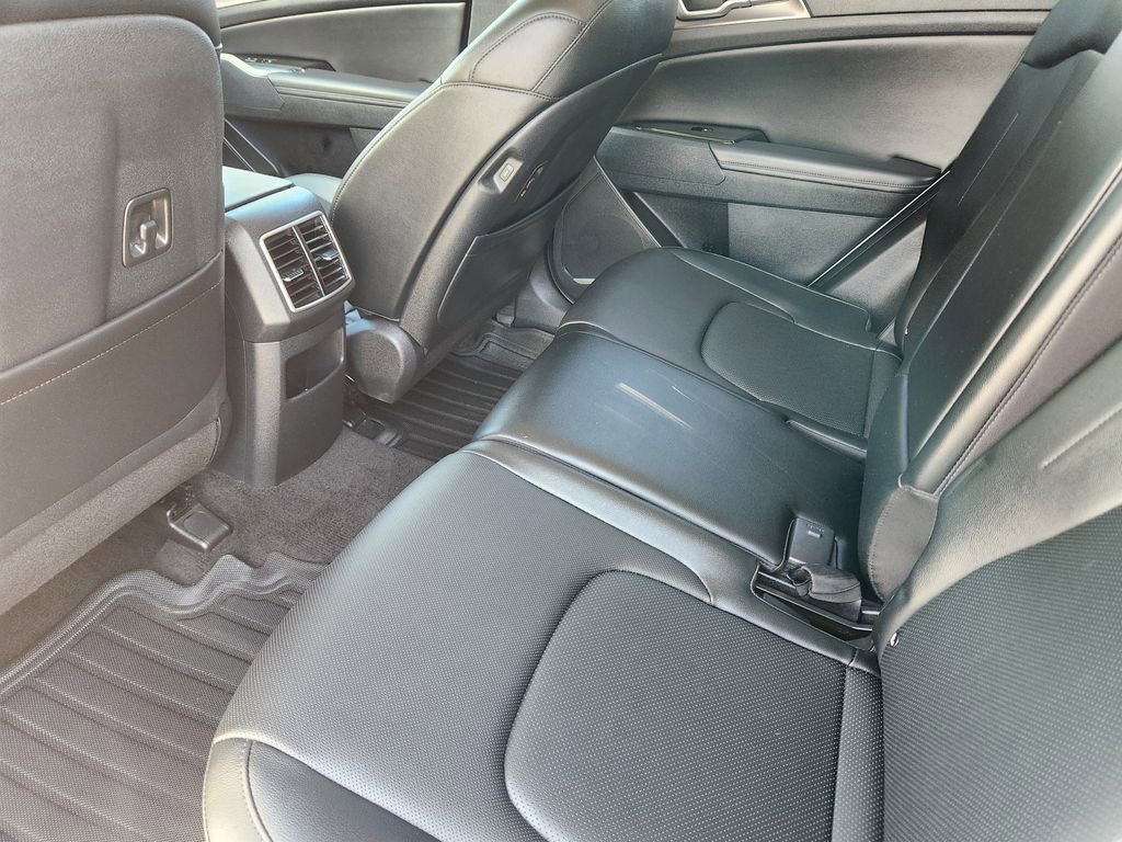 Used 2025 Kia Sportage EX image 9