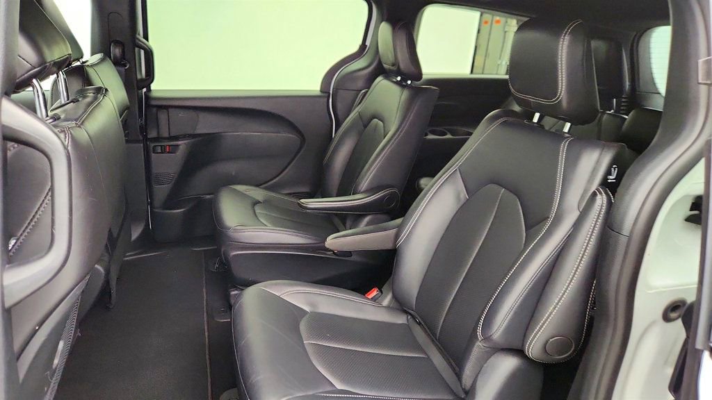 Used 2024 Chrysler Pacifica Limited FWD image 22