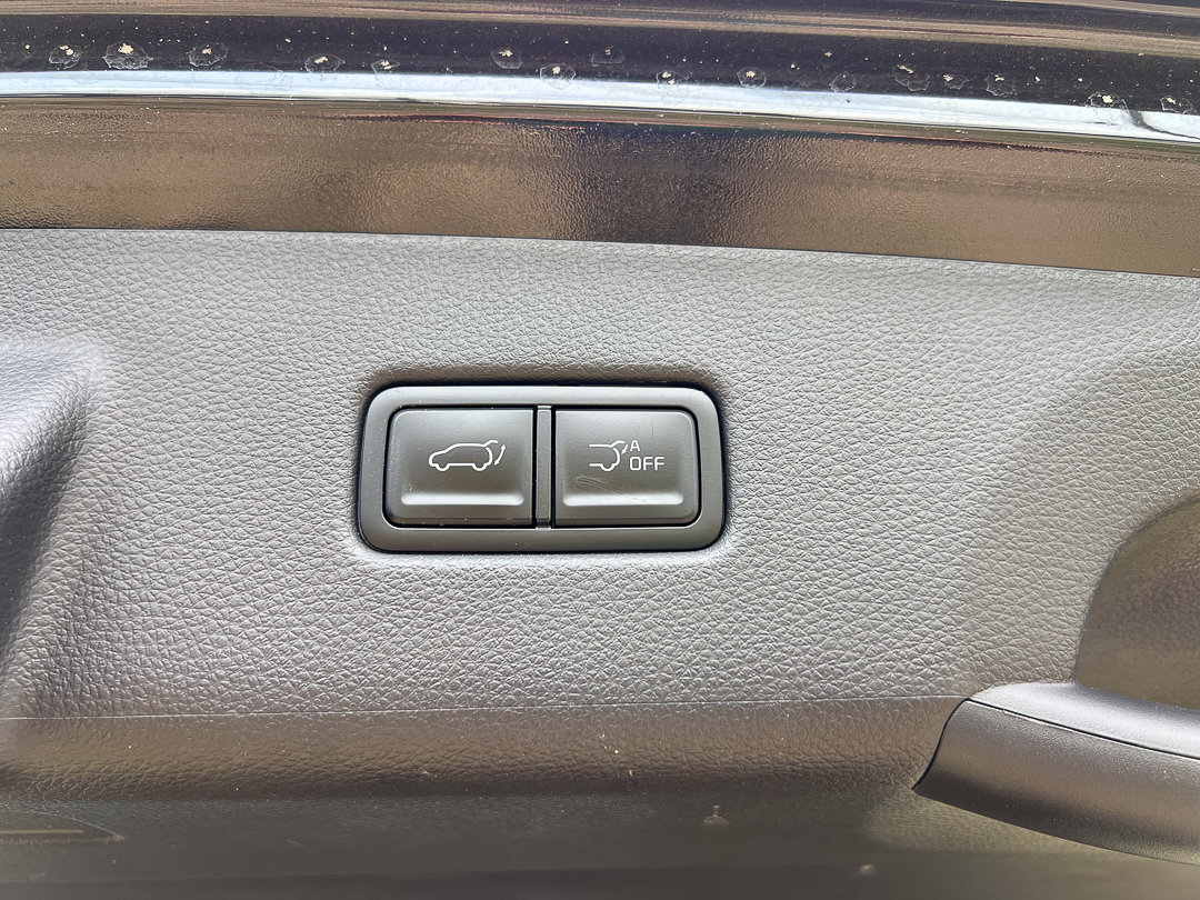 Used 2026 Kia Carnival SX w/ SX Dark Edition Package FWD image 10