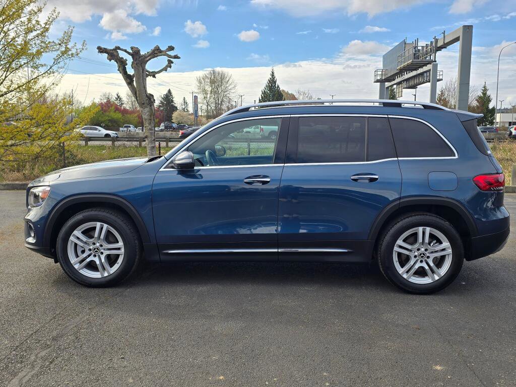 Used 2023 Mercedes-Benz GLB 250 4MATIC w/ Premium Package image 3