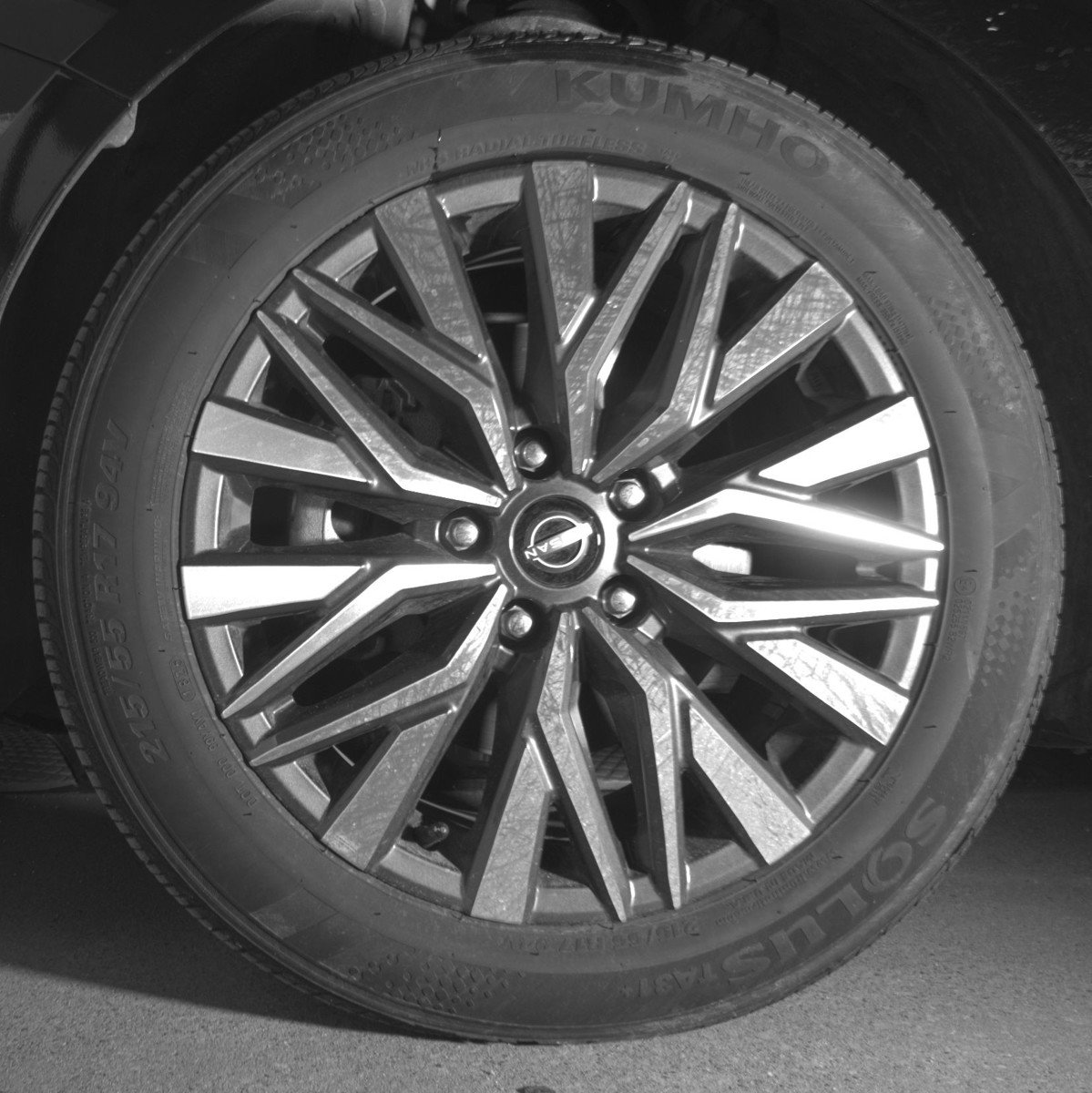 Used 2025 Nissan Altima 2.5 SV FWD image 12