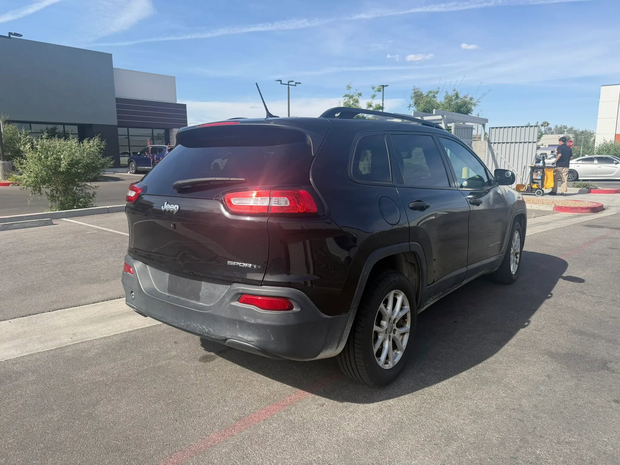 Used 2016 Jeep Cherokee Sport image 5
