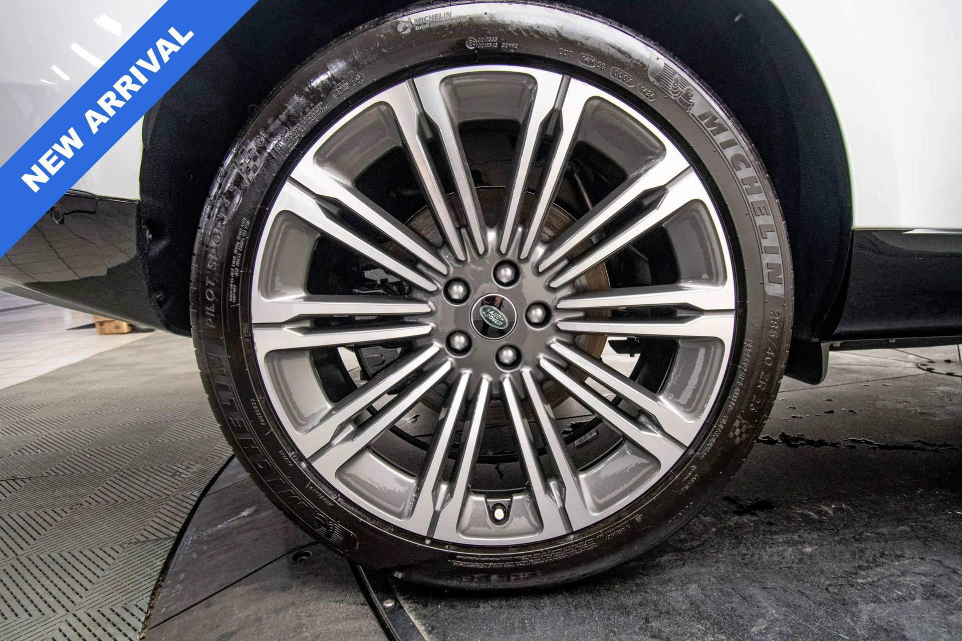 Used 2023 Land Rover Range Rover SE image 30