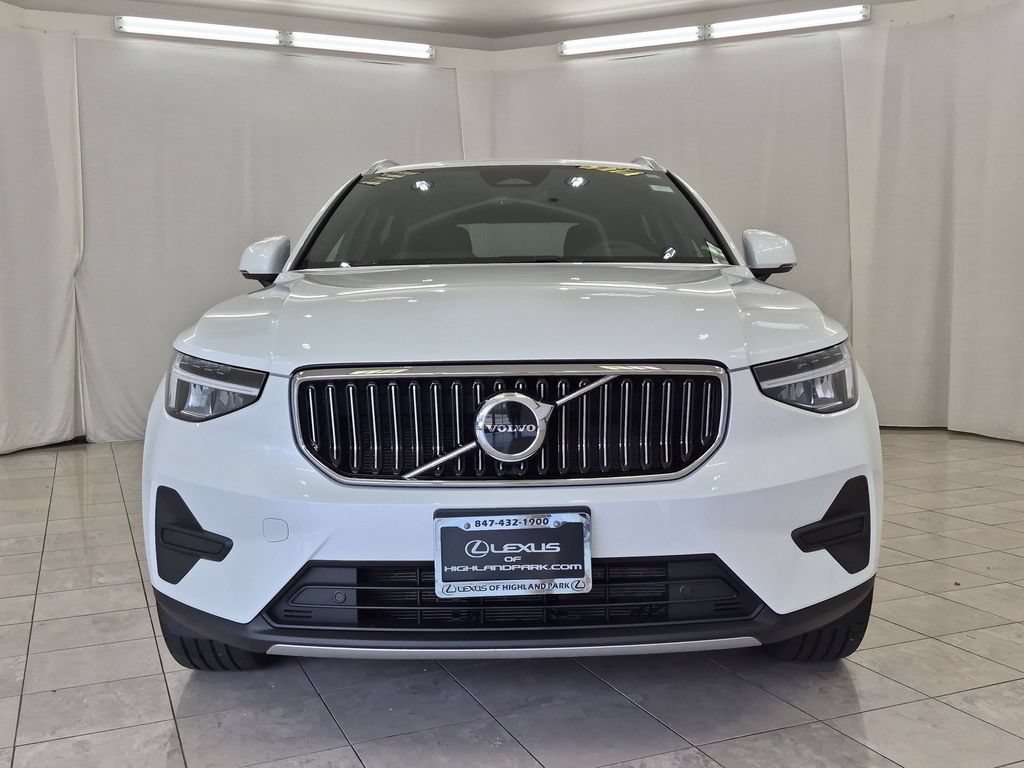 Used 2025 Volvo XC40 B5 Core AWD/4WD image 3