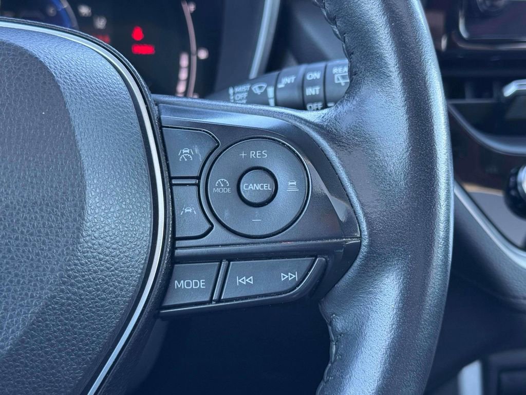 Used 2023 Toyota Corolla Cross XLE w/ Convenience Package AWD/4WD image 26