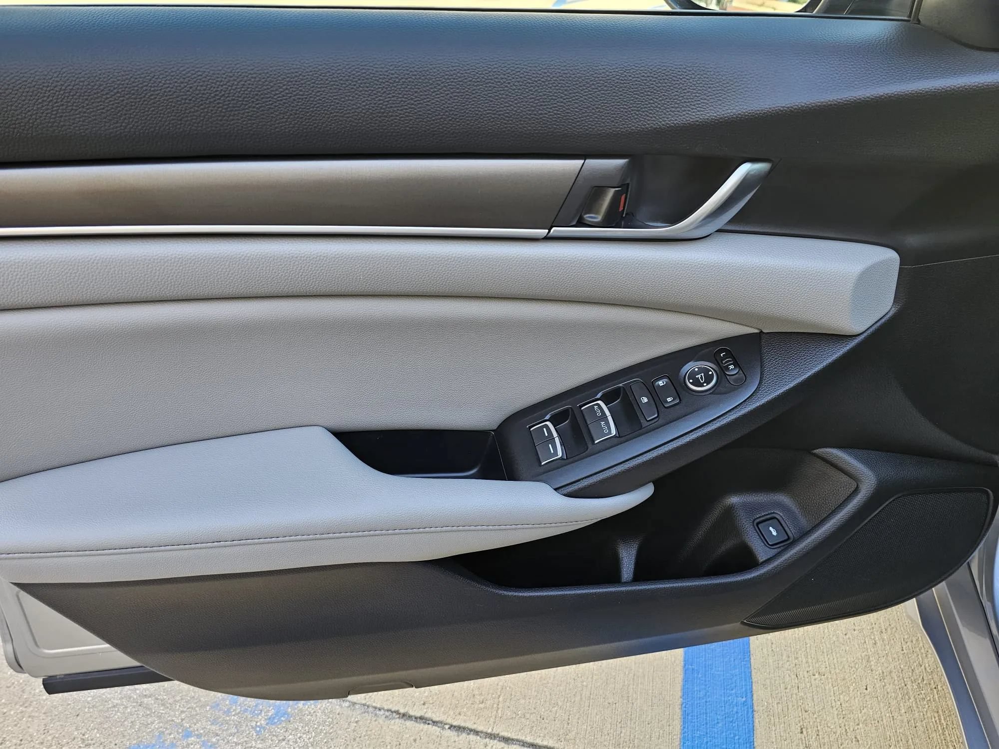 Used 2019 Honda Accord LX image 9