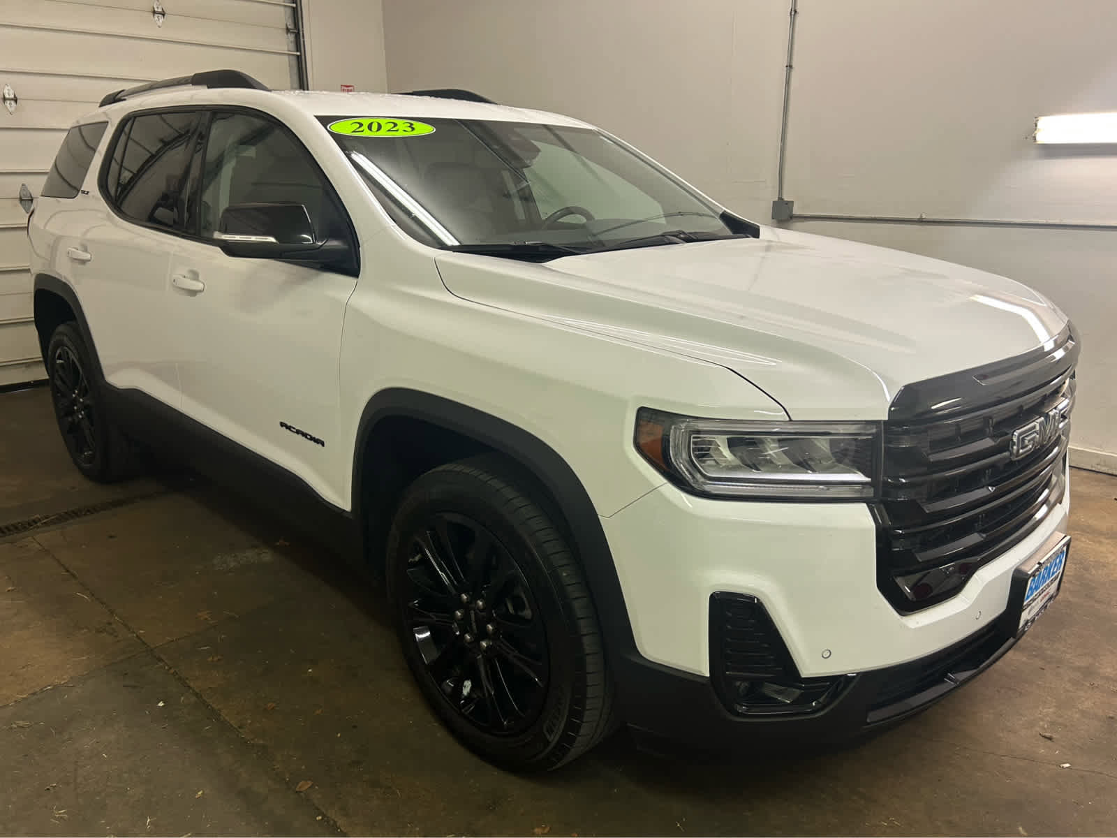 Used 2023 GMC Acadia SLT w/ Elevation Edition image 1