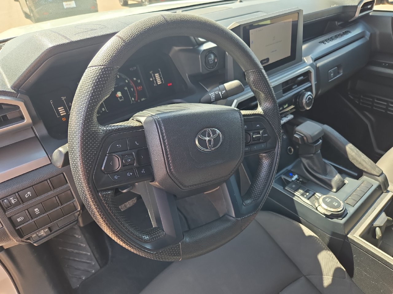 Used 2024 Toyota Tacoma SR5 AWD/4WD image 10