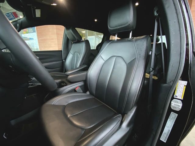 Used 2025 Chrysler Pacifica Select FWD image 18