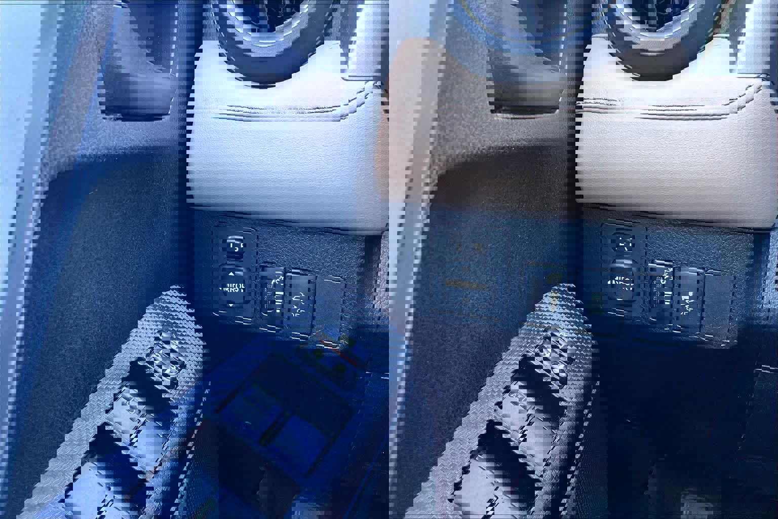 Used 2013 Toyota RAV4 XLE image 33