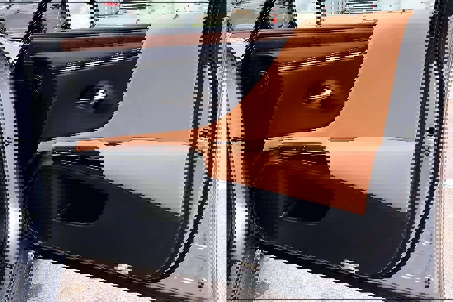 Used 2025 Lexus ES 300h w/ Premium Package image 23