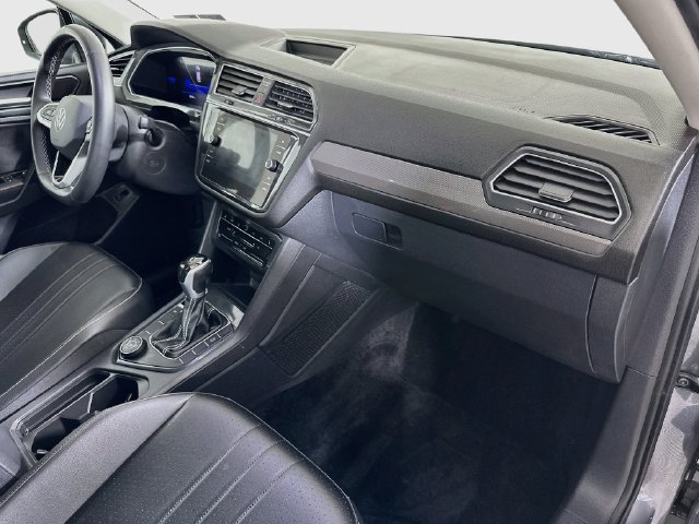 Certified 2024 Volkswagen Tiguan SE AWD/4WD image 30
