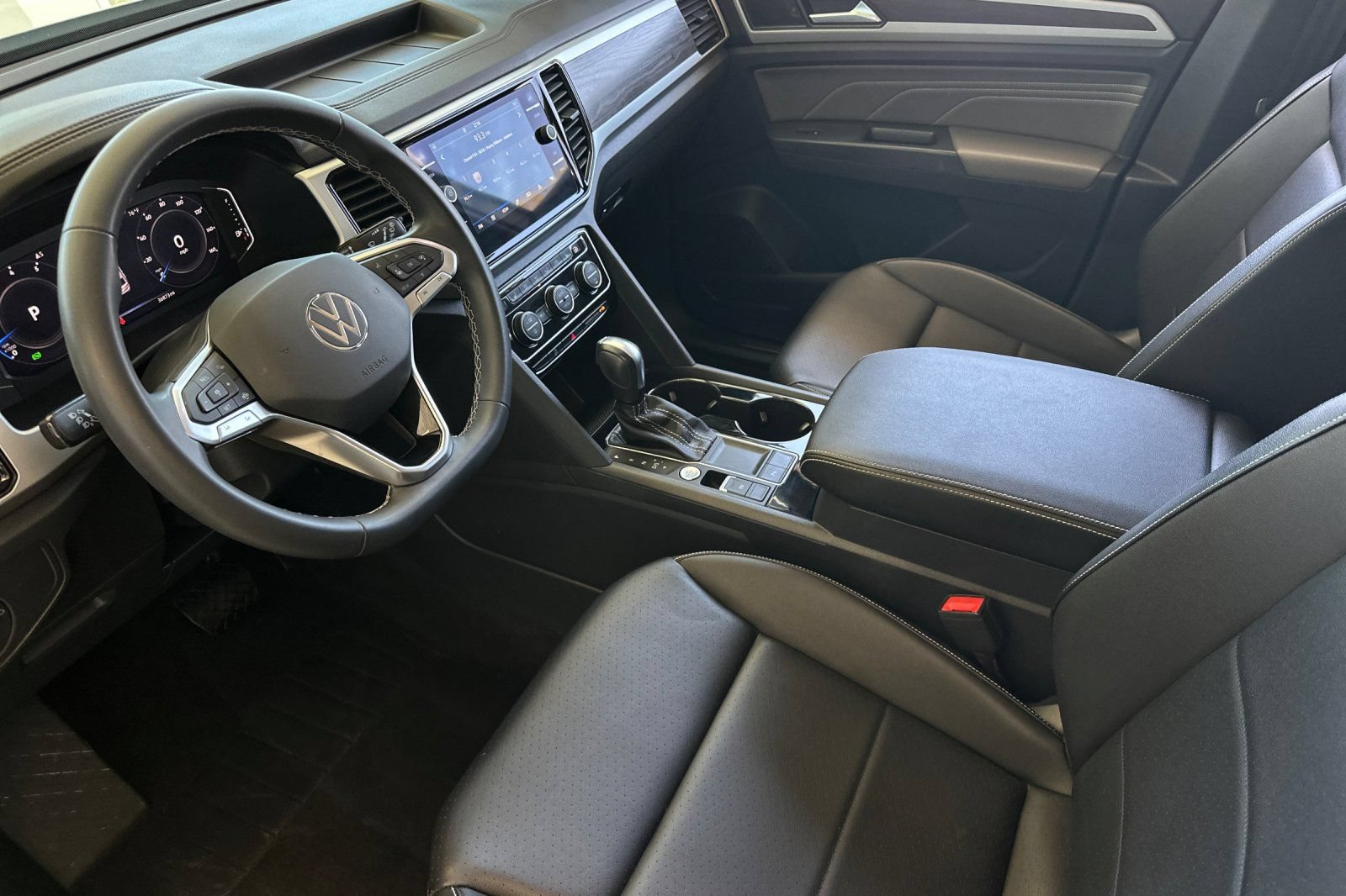 Used 2023 Volkswagen Atlas SE w/ Black Wheel Package FWD image 10