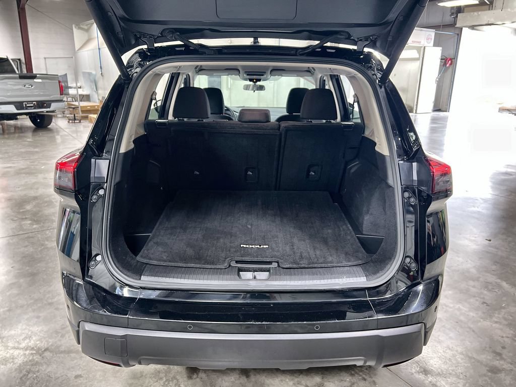 Used 2025 Nissan Rogue SV FWD image 26