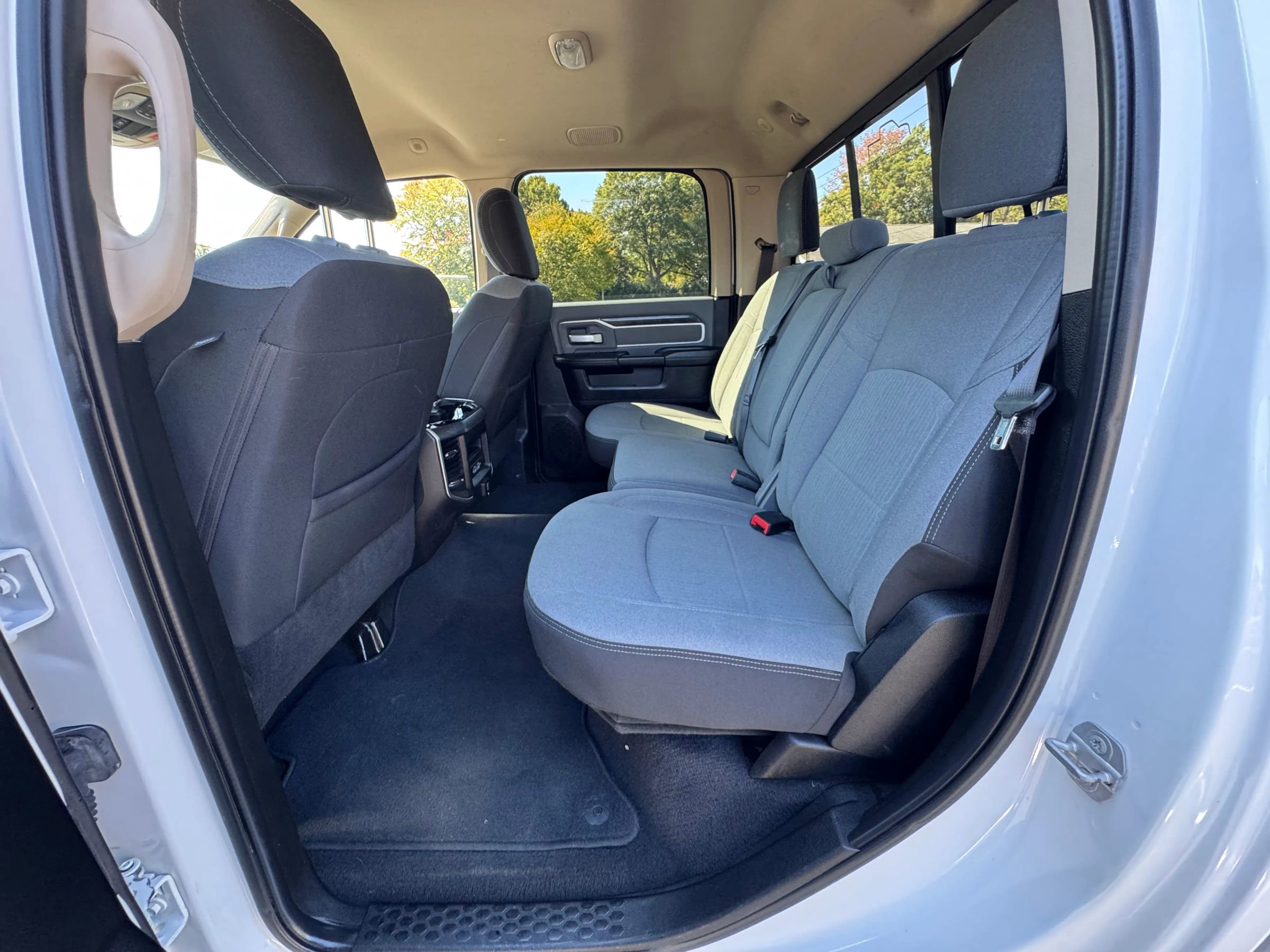 Used 2019 RAM 3500 Lone Star image 17