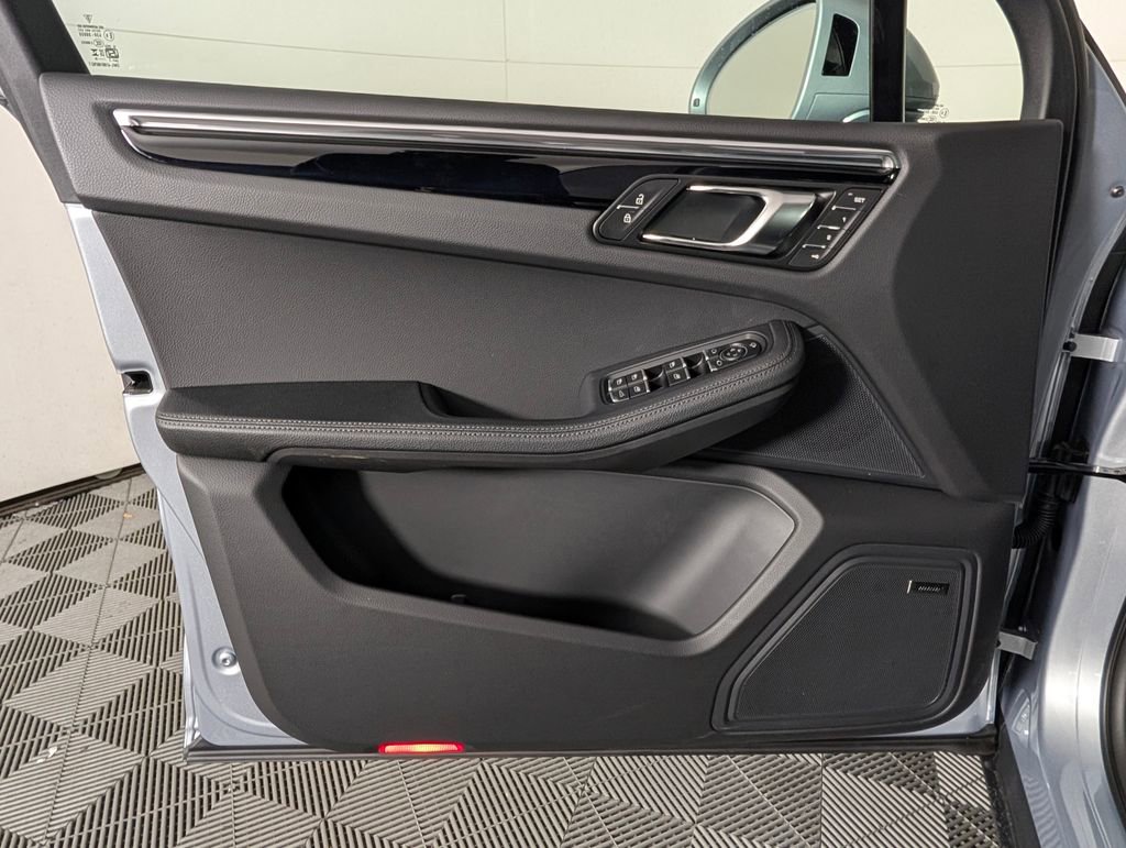 New 2026 Porsche Macan image 25