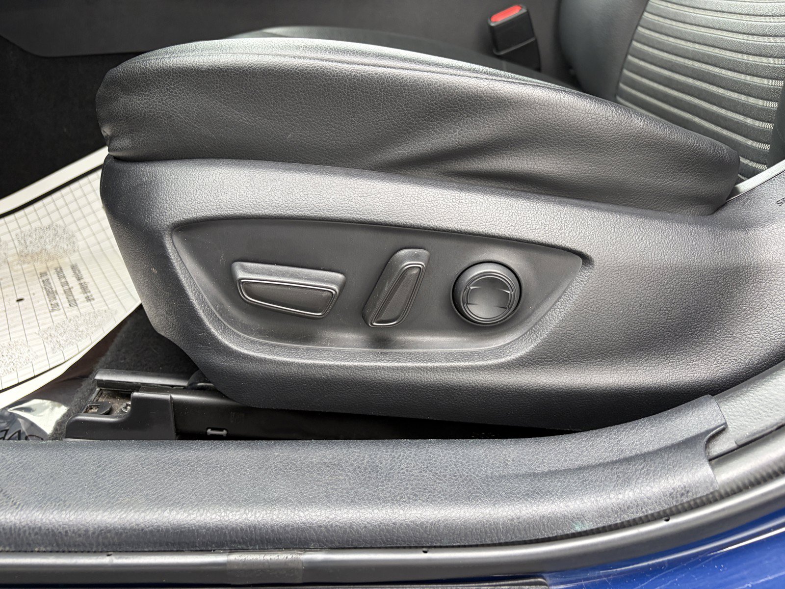 Used 2023 Toyota Camry SE FWD image 13